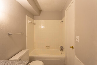 Williamsburg Apartments in Bethany, OK - Building Photo - Interior Photo