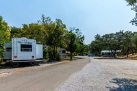 2700 S Market St in Redding, CA - Foto de edificio - Building Photo