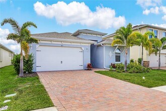425 Coral Reef Pl in Cape Coral, FL - Building Photo - Building Photo