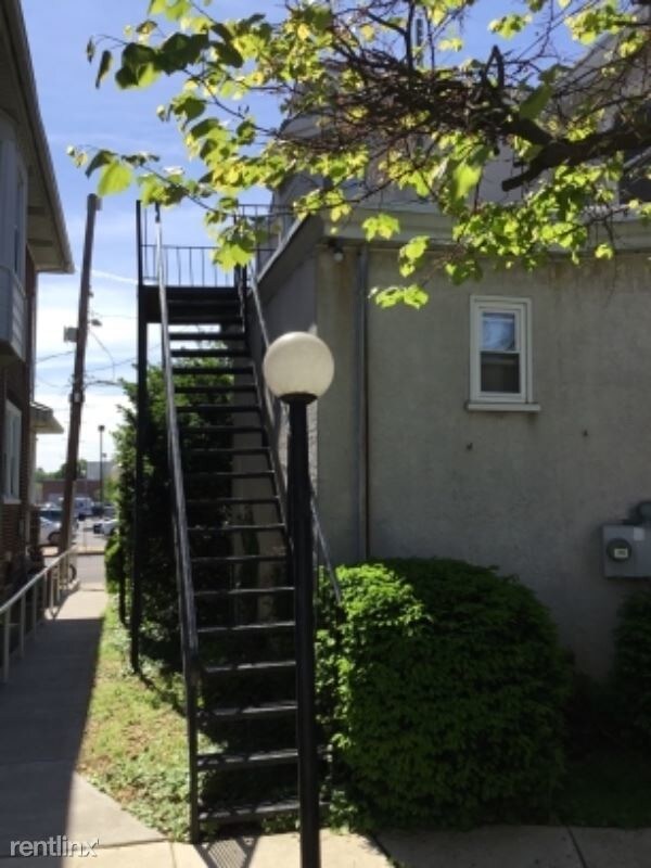 32 Green St in Lansdale, PA - Building Photo - Building Photo