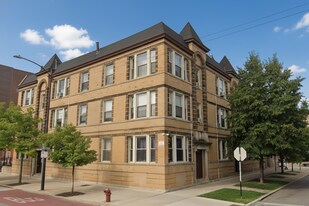 2401 W McLean Ave, Unit #  03 in Chicago, IL - Building Photo