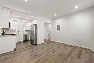58 Wegman Pkwy in Jersey City, NJ - Building Photo
