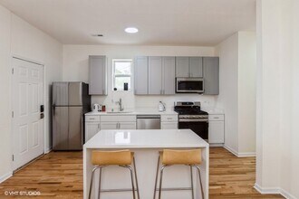 1440 N Washtenaw Ave, Unit 2 in Chicago, IL - Building Photo - Building Photo