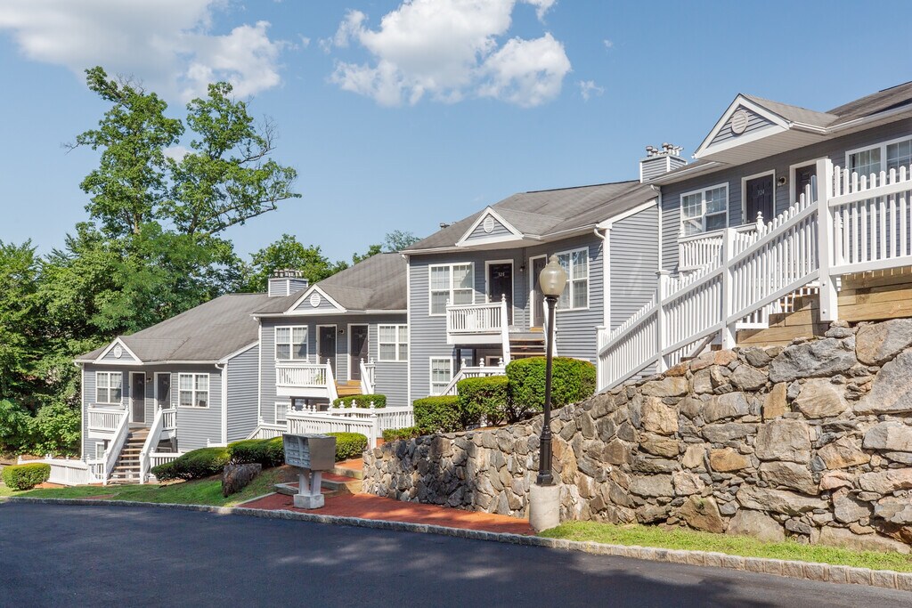 The View on Nob Hill Apartments in Elmsford, NY