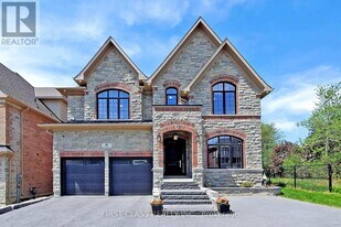 8 Heathmont Ct in Richmond Hill, ON - Building Photo