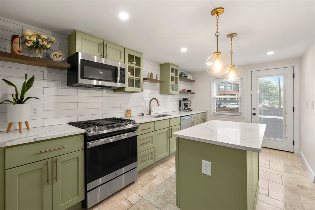 20-22 Popes Hill St in Boston, MA - Building Photo