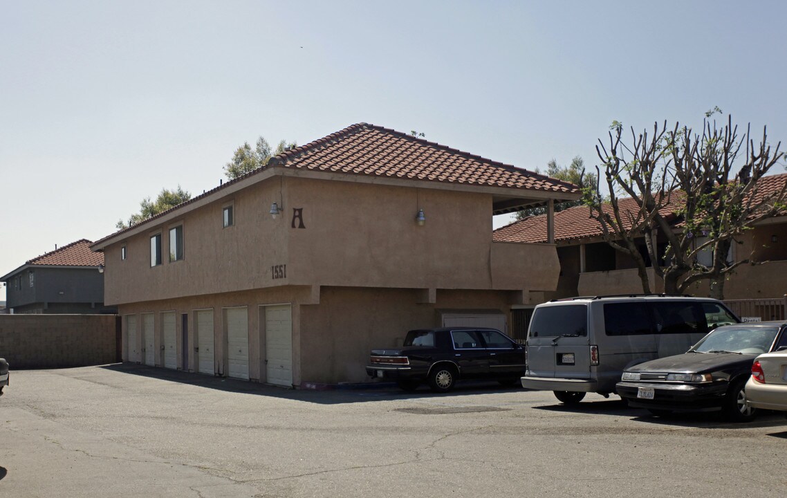 Suntree Apartments in Fontana, CA - Foto de edificio