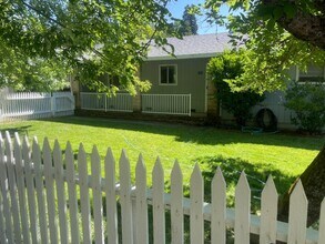 170 Lower Mill St in Weaverville, CA - Building Photo - Building Photo