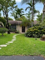 4317 SW 136th Pl in Miami, FL - Building Photo