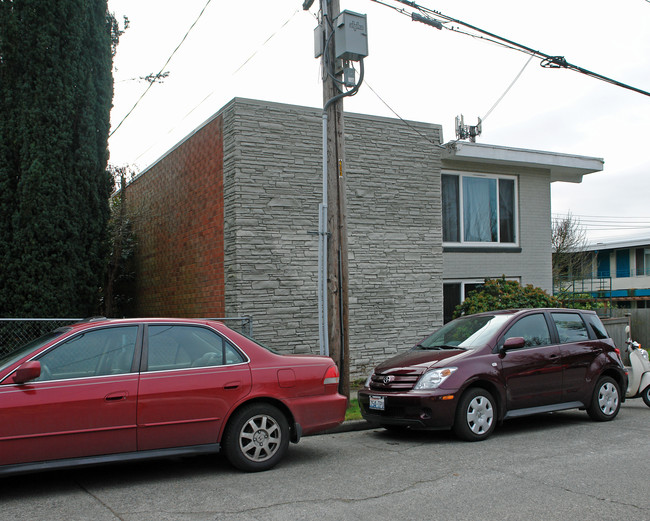 Roselake Apartments in Seattle, WA - Foto de edificio - Building Photo