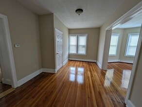 38 Williams St, Unit 1st floor in Pawtucket, RI - Building Photo - Building Photo