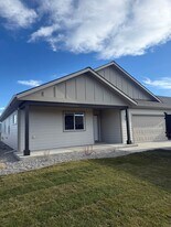 906 Papa Yo Pkwy in Belgrade, MT - Building Photo