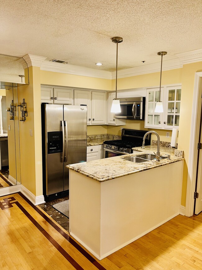 247 Cobblestone Trl, Unit 247 in Avondale Estates, GA - Foto de edificio - Building Photo