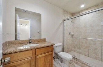 1801 NW 54th Terrace in Lauderhill, FL - Foto de edificio - Building Photo