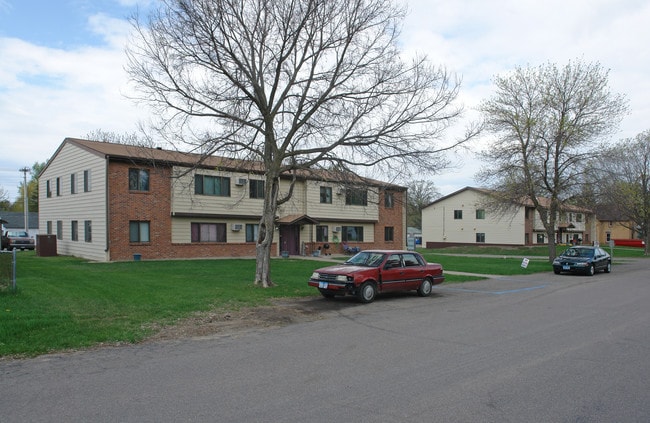 805-807 6th Ave N in Princeton, MN - Building Photo - Building Photo