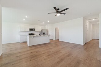 5925 Bradford Pear Ln in Edmond, OK - Building Photo - Building Photo