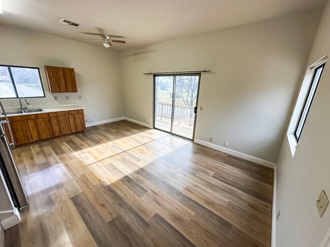 1420 Branstetter Ln, Unit 1420 in Redding, CA - Building Photo - Building Photo