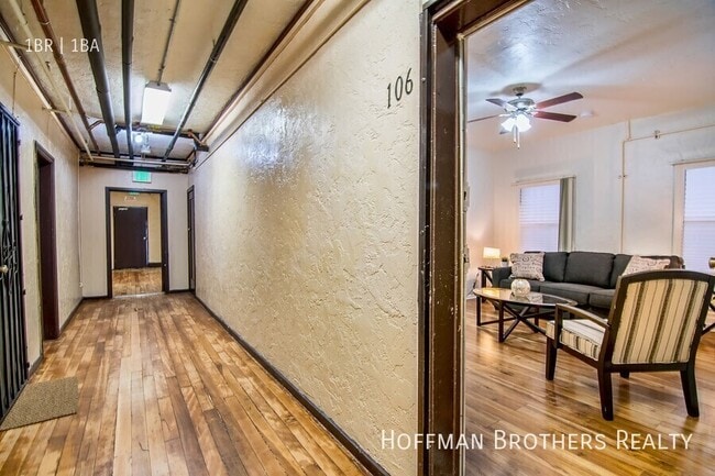 5233 Monte Vista St, Unit 402 in Los Angeles, CA - Foto de edificio - Building Photo