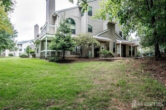 5001 Stonehedge Rd in Edison, NJ - Building Photo - Building Photo