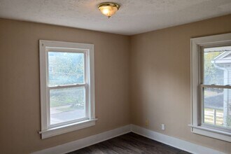 1085 Delia Ave in Akron, OH - Building Photo - Building Photo