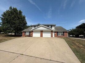 1328 N Frideriki Dr in Columbia, MO - Building Photo