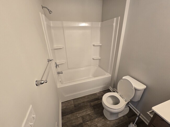 8652 Kenyon Ct NE in Blaine, MN - Building Photo - Building Photo