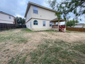 3902 Nuttall Oak Dr in San Antonio, TX - Building Photo - Building Photo