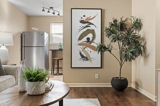 The Shuttle in Omaha, NE - Foto de edificio - Building Photo