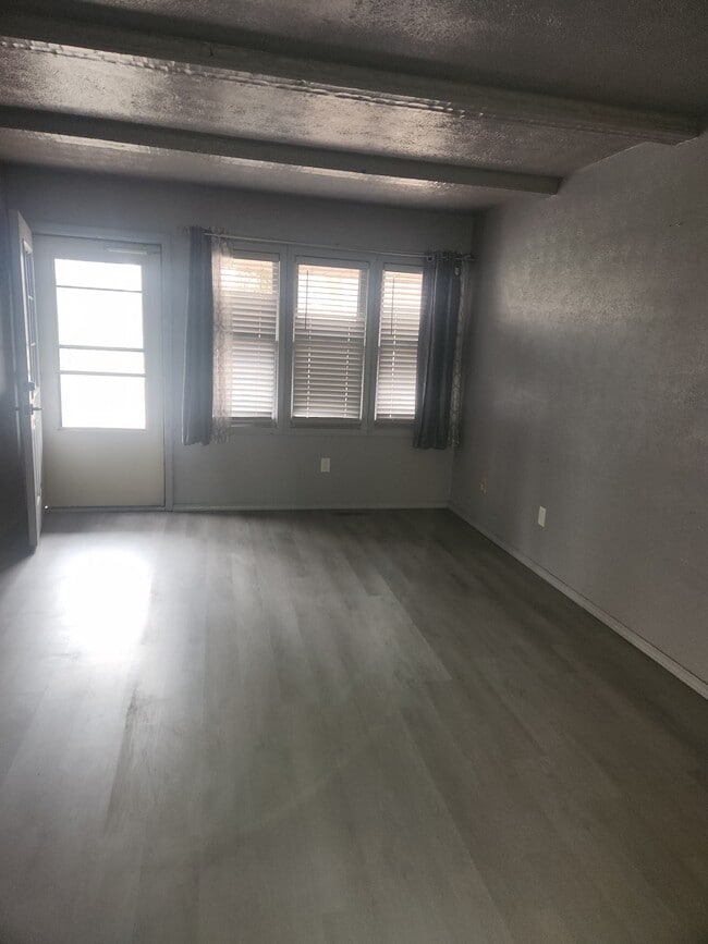 25632 Thelmadale Dr in Elkhart, IN - Building Photo - Building Photo