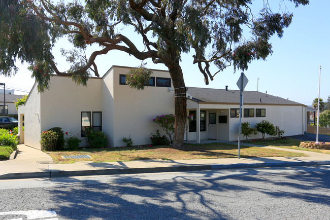 350 C St Apartments in South San Francisco, CA - Foto de edificio - Building Photo