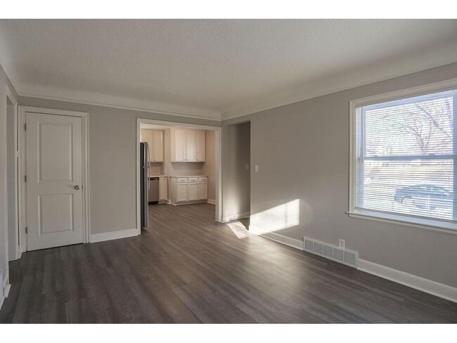 5247 Dupont Ave N in Minneapolis, MN - Building Photo - Building Photo