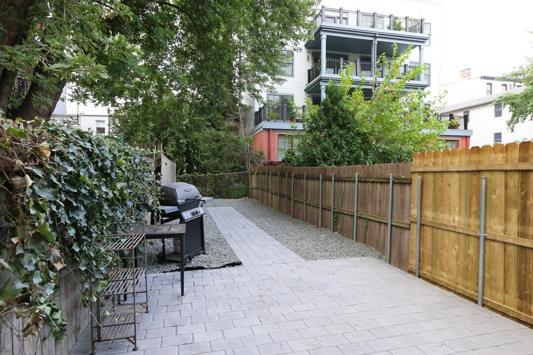 314 6th St in Jersey City, NJ - Building Photo