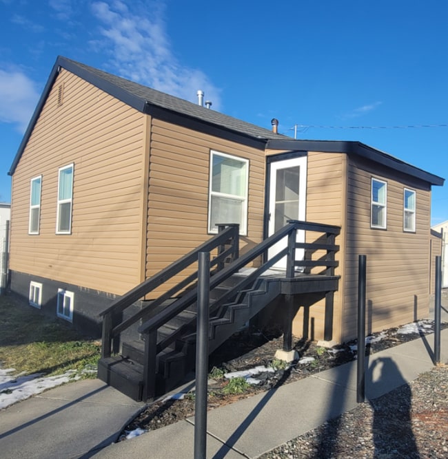 308 Moore Ln in Billings, MT - Building Photo - Building Photo