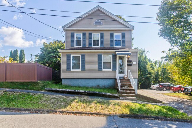 13 Smith St in South Hadley, MA - Building Photo - Building Photo