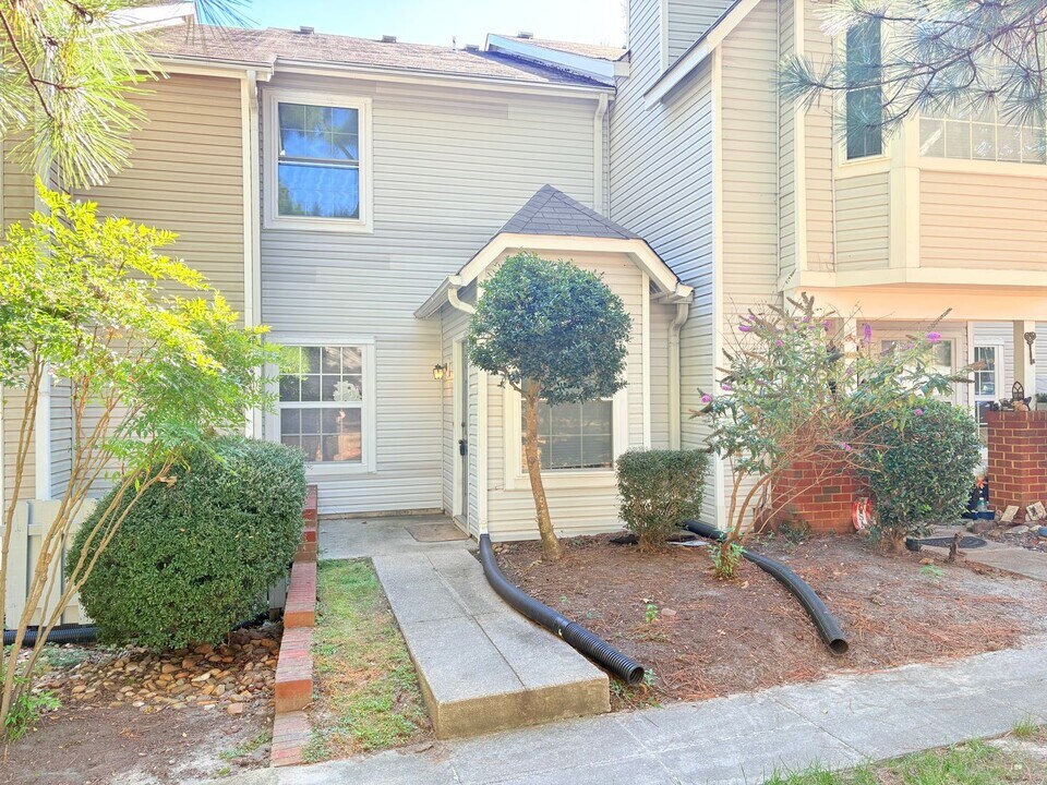 105 Stratford Dr in Williamsburg, VA - Building Photo