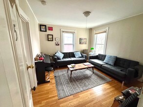 145 Orchard St, Unit 1 in Somerville, MA - Foto de edificio - Building Photo
