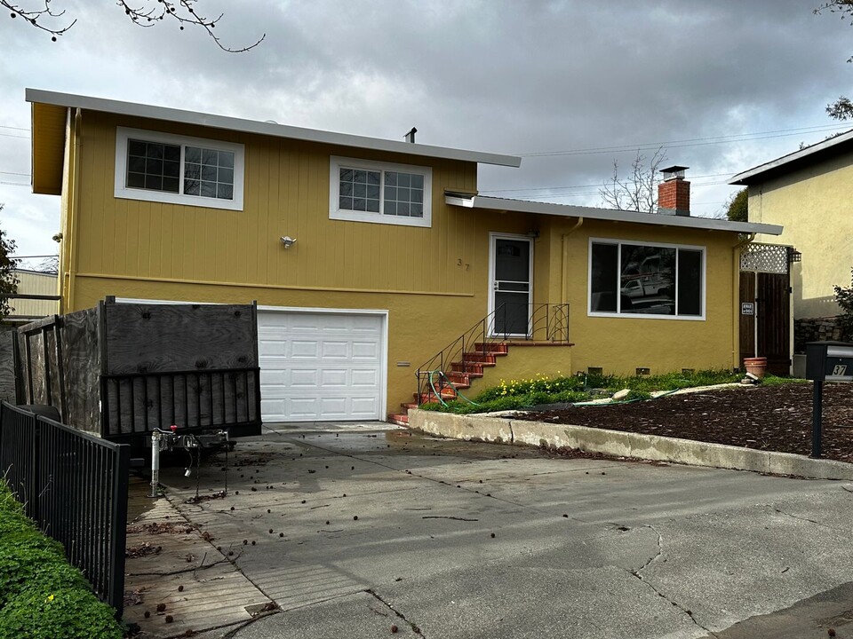 37 Los Cerritos Dr in Vallejo, CA - Building Photo