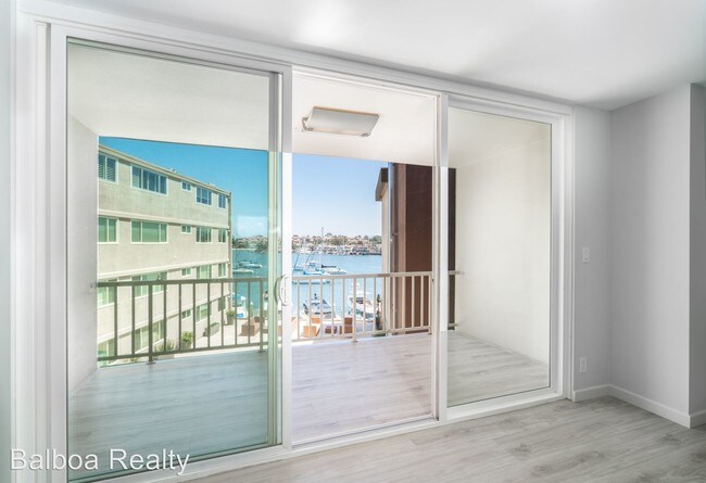 310 Fernando St-Unit -#312 in Newport Beach, CA - Building Photo - Building Photo