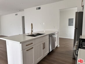 1104 S Hudson Ave in Los Angeles, CA - Building Photo - Building Photo