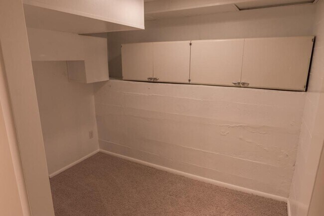 5886 S Utahna Dr in Salt Lake City, UT - Building Photo - Building Photo