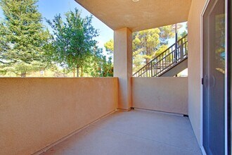 4 N Oakview Dr in Thousand Oaks, CA - Foto de edificio - Building Photo