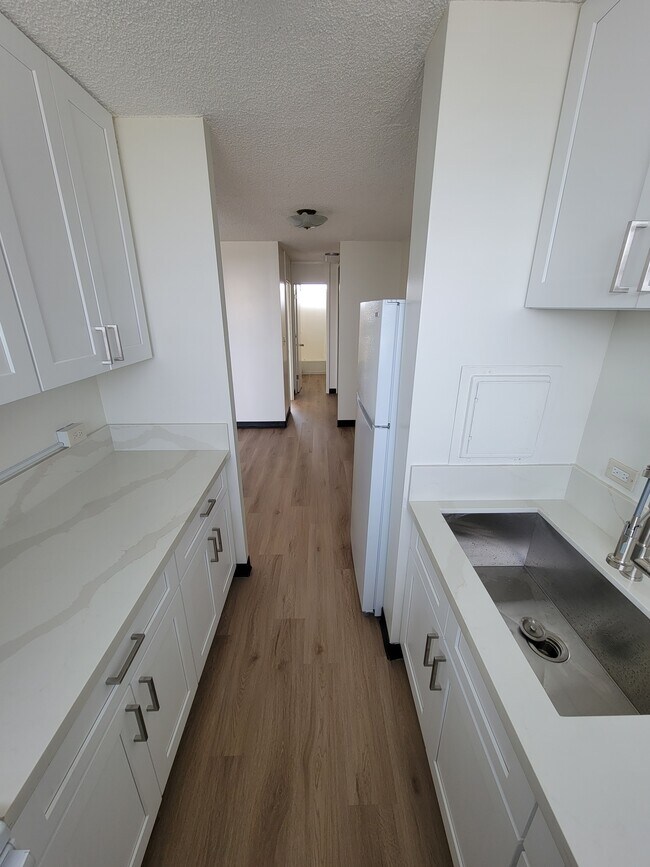 3175 Waialae Ave, Unit 804 in Honolulu, HI - Building Photo - Building Photo