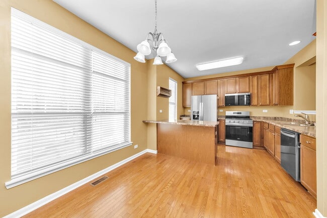 3345 Kentshire Cir in Aurora, IL - Building Photo - Building Photo