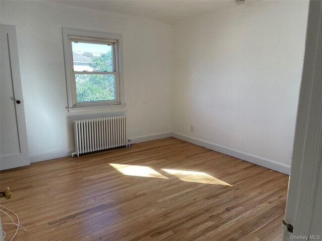 49 Central Ave in Westbury, NY - Building Photo - Building Photo