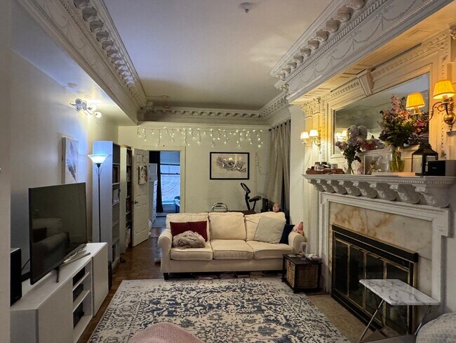 373 Commonwealth Ave in Boston, MA - Building Photo - Building Photo