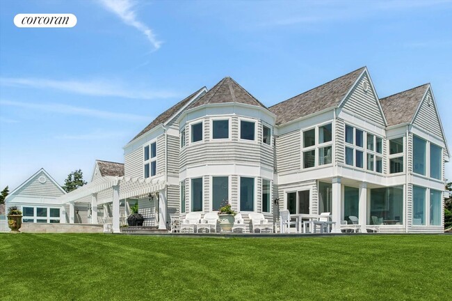 390 Old Montauk Hwy in Montauk, NY - Building Photo - Building Photo