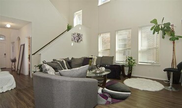 5849 Wake Robin Dr in Fort Worth, TX - Building Photo - Building Photo