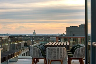 Theory in Washington, DC - Foto de edificio - Building Photo