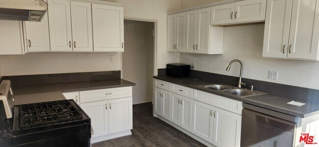 1464 Alvira St in Los Angeles, CA - Building Photo - Building Photo