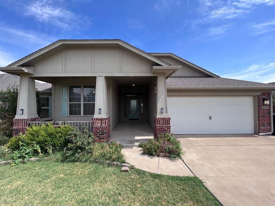 18704 Vivo Dr in Edmond, OK - Building Photo